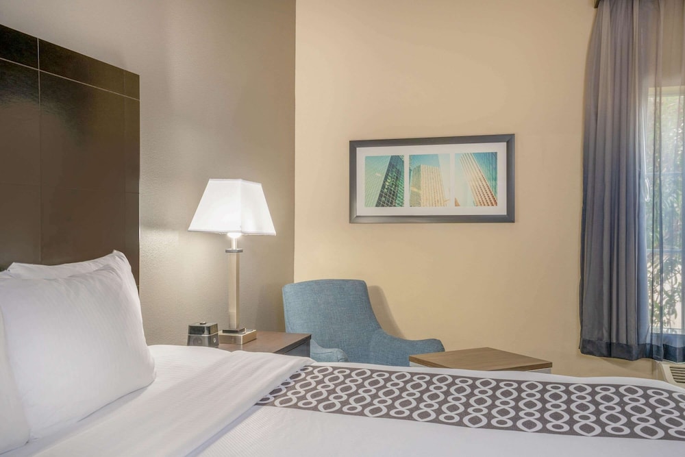 La Quinta Inn & Suites by Wyndham Houston Energy Corridor 15/61