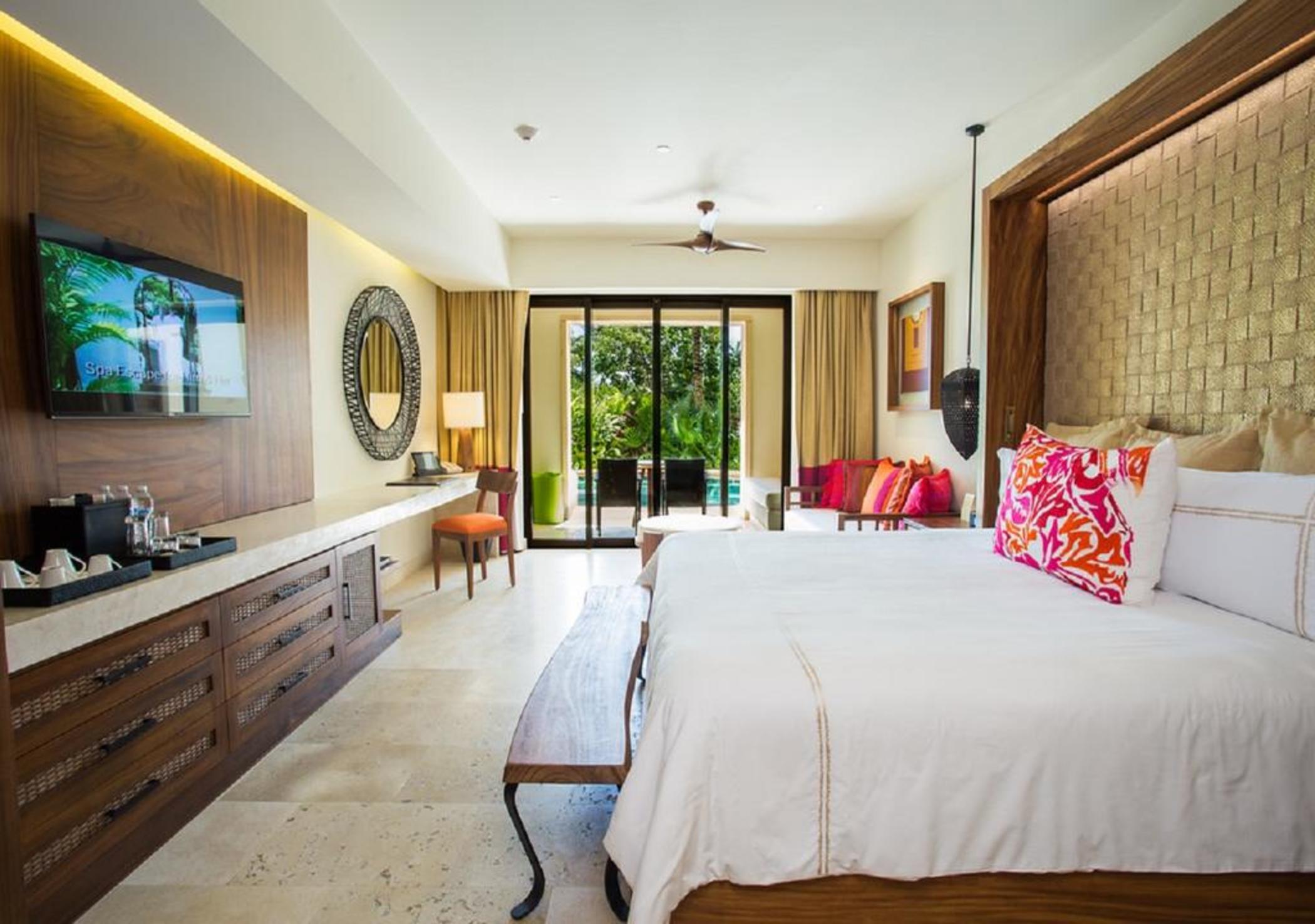 Swim Out, King Bed