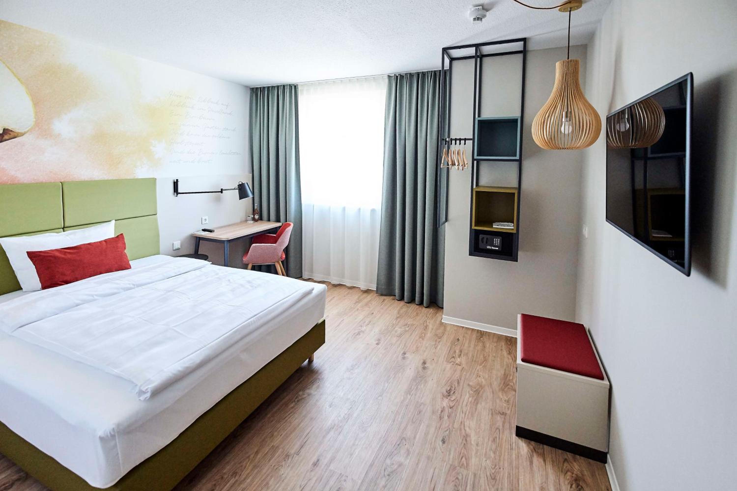 Room, Queen Bed