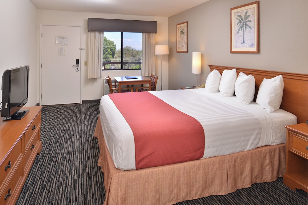 STANDARD, QUEEN BED, ACCESSIBLE