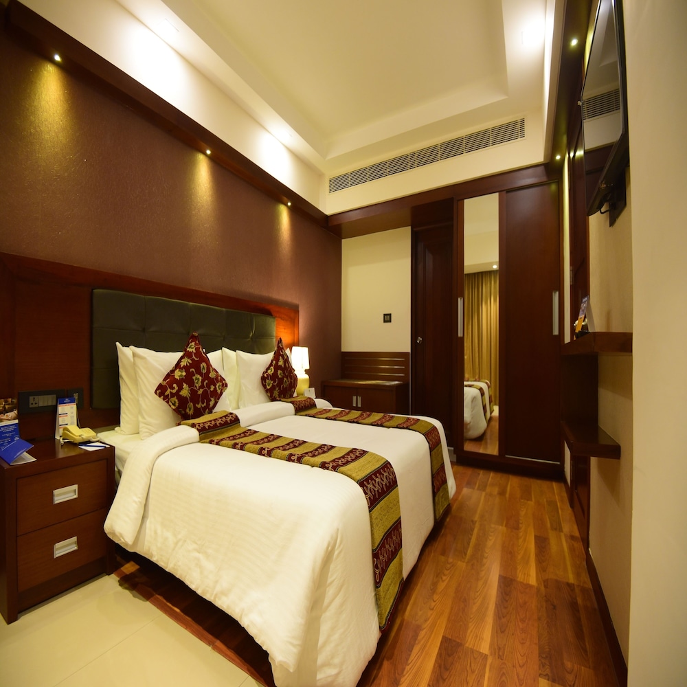 Classic Sarovar Portico 21/56