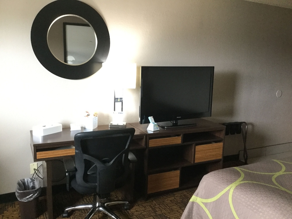 Super 8 by Wyndham Indianapolis/Emerson Ave 19/26