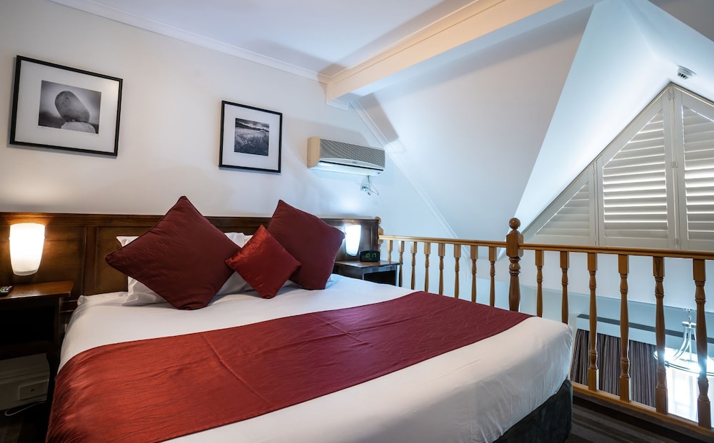 Mercure Canberra 11/41