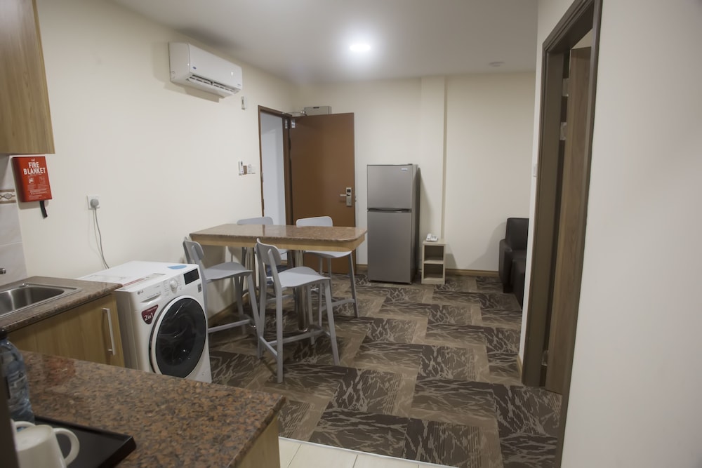 Al-Afiah Hotel 61/63