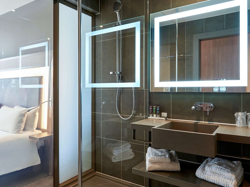Novotel London Excel 60/60