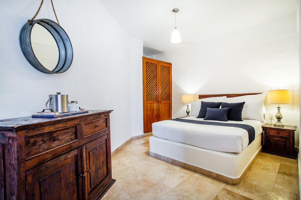 1 BEDROOM, SUITE, FUTON BED, 1 QUEEN AND 1 SINGLE BED