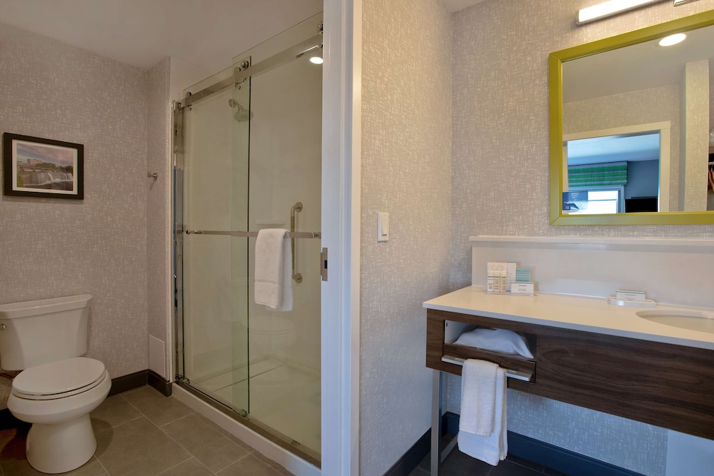 Hampton Inn Suites Ottawa West Ontario Canada 14/52