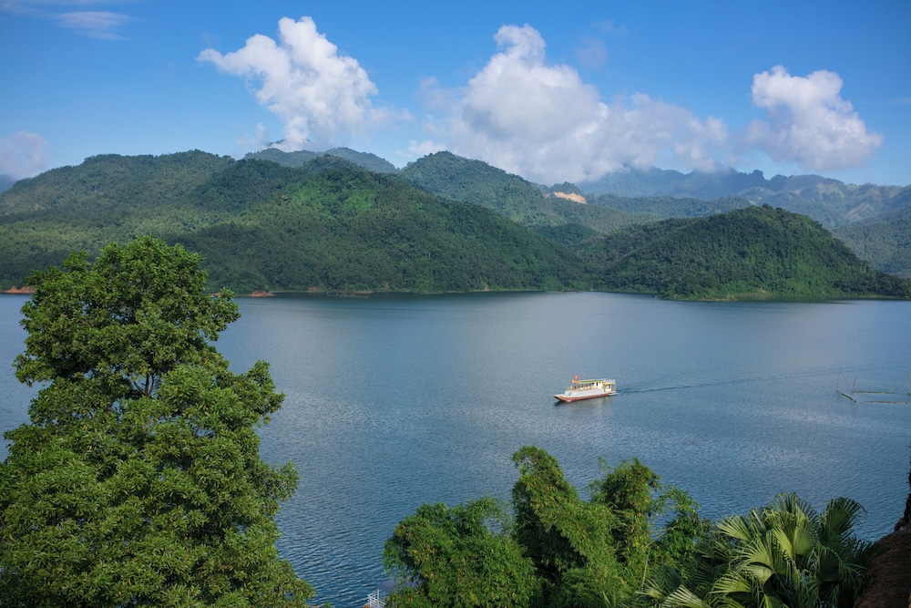 Mai Chau Hideaway Lake Resort 66/72