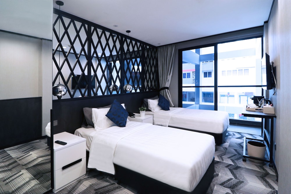 DELUXE, TWIN BEDS, BALCONY