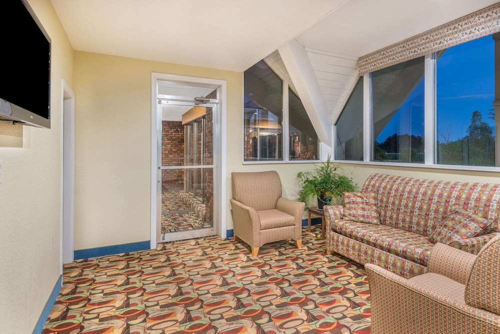 Howard Johnson by Wyndham Bangor 29/34