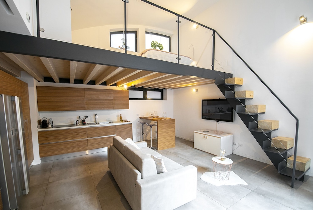 Design Central Apartment 19/24