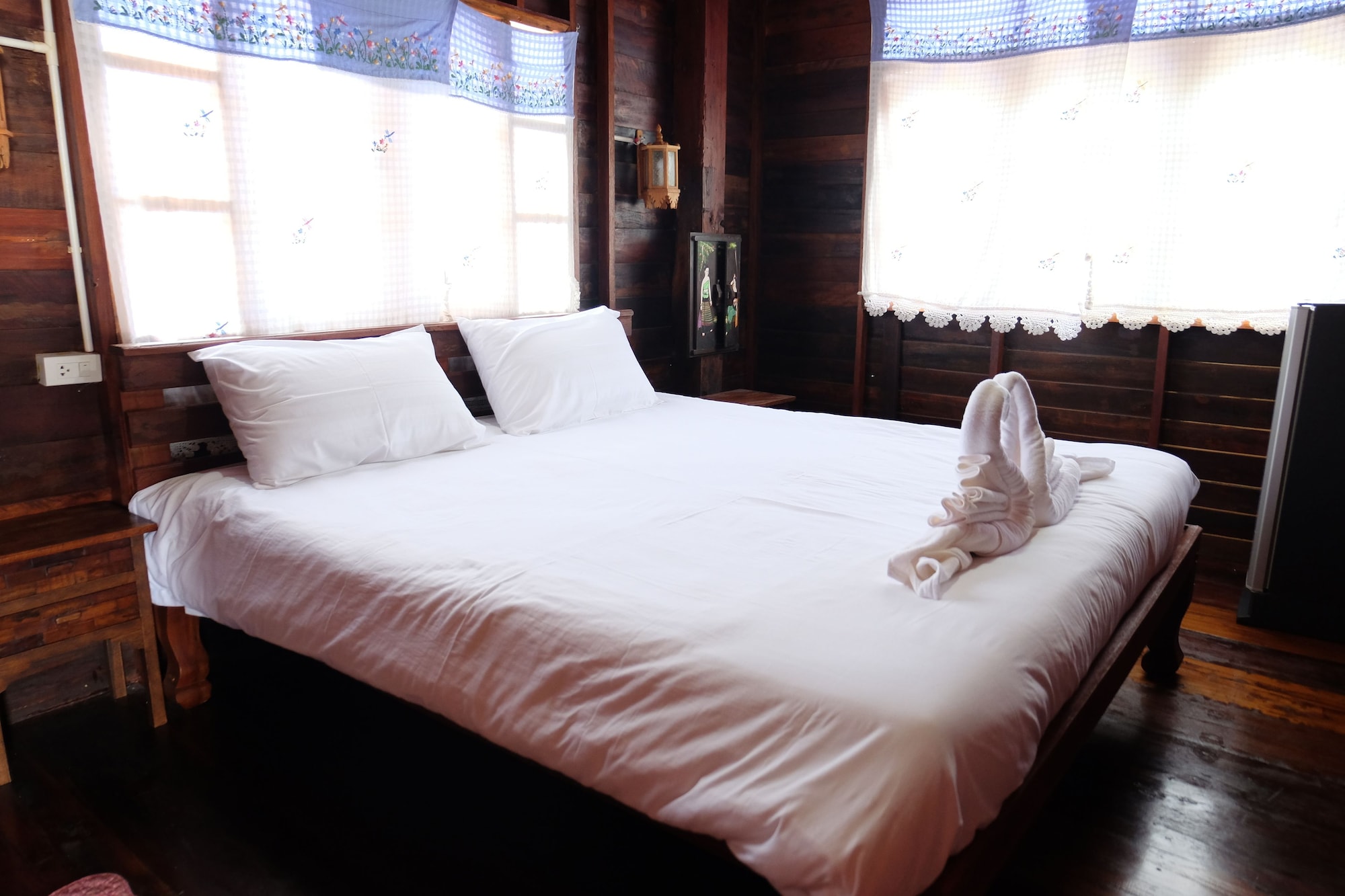 ROOM, SINGLE