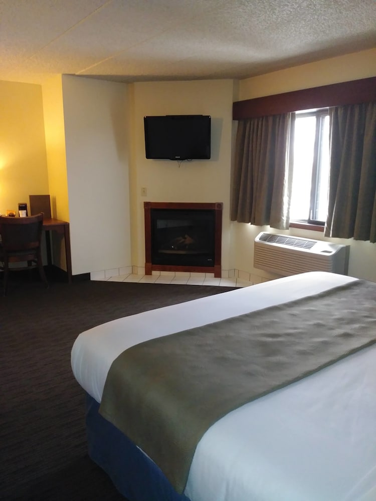 AmericInn by Wyndham Windsor Ft. Collins 22/62
