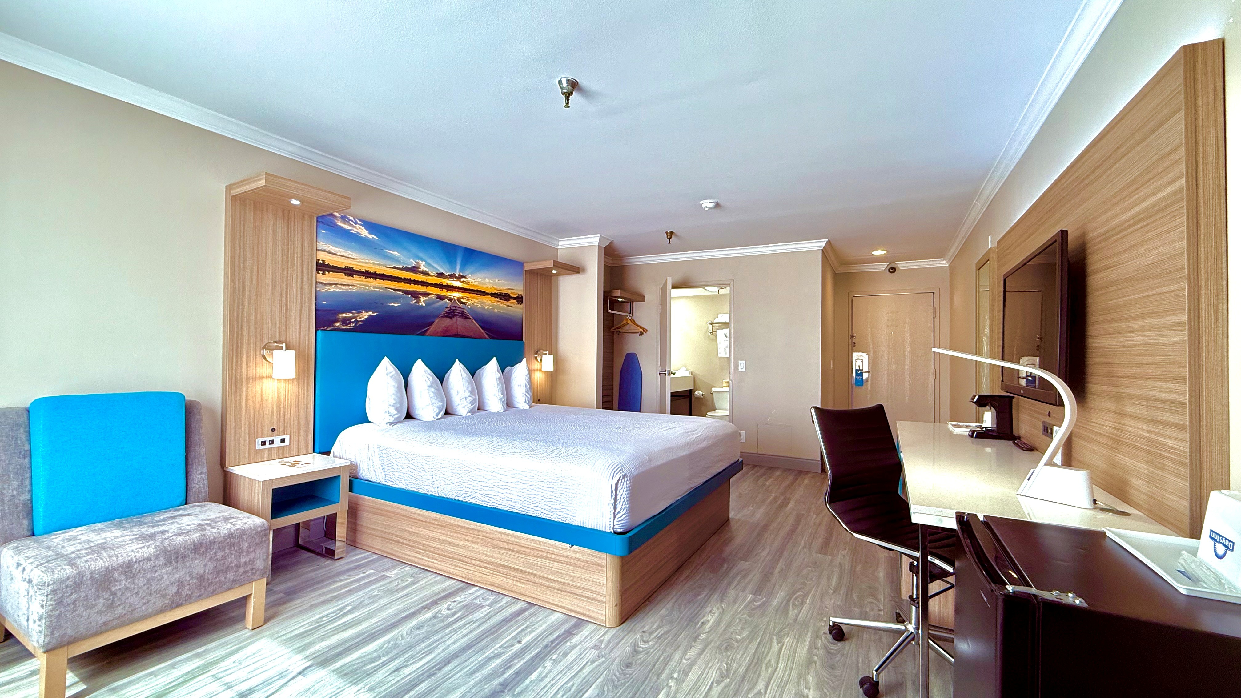 غرفة ديلوكس بسرير كينج للمدخنين، Days Inn By Wyndham Los Angeles Lax Redondo Manhattan Beach 5/7