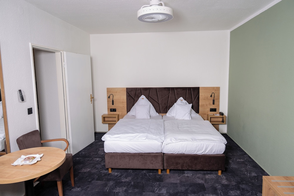 Hotel Alpha 17/68