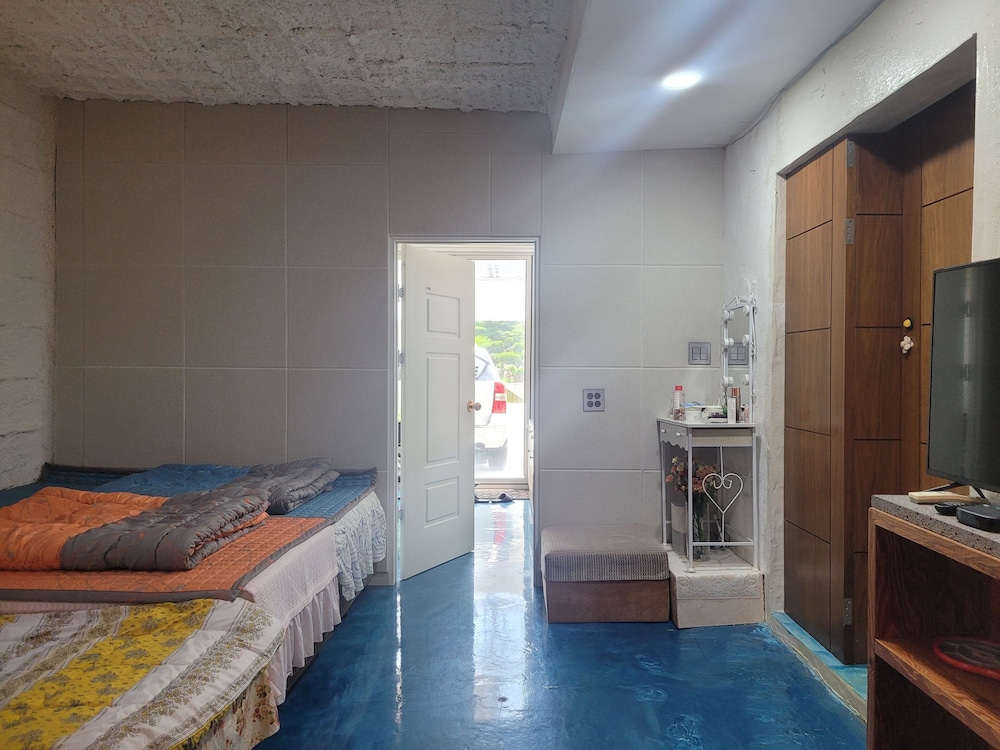 Vision Guest House 20/50