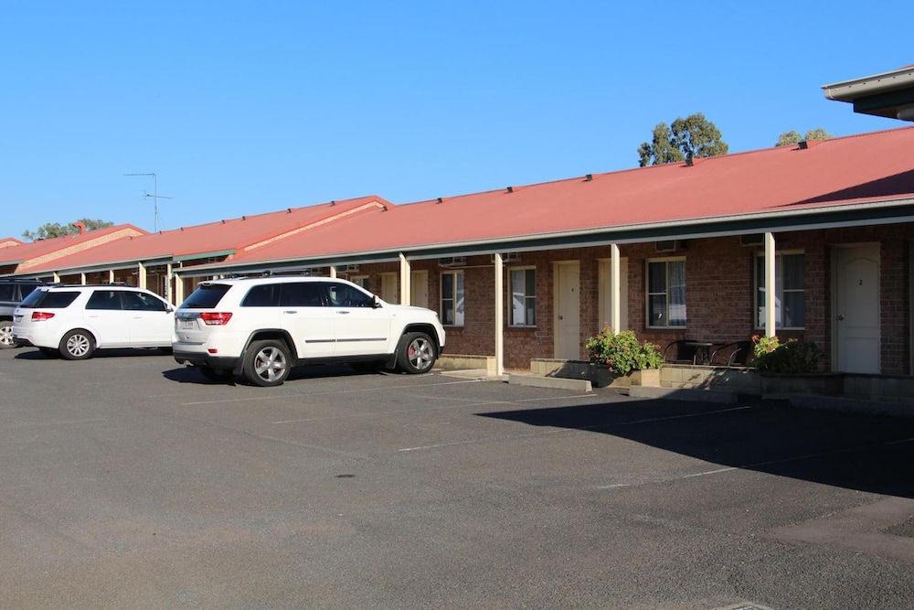 Motel 359 2/40