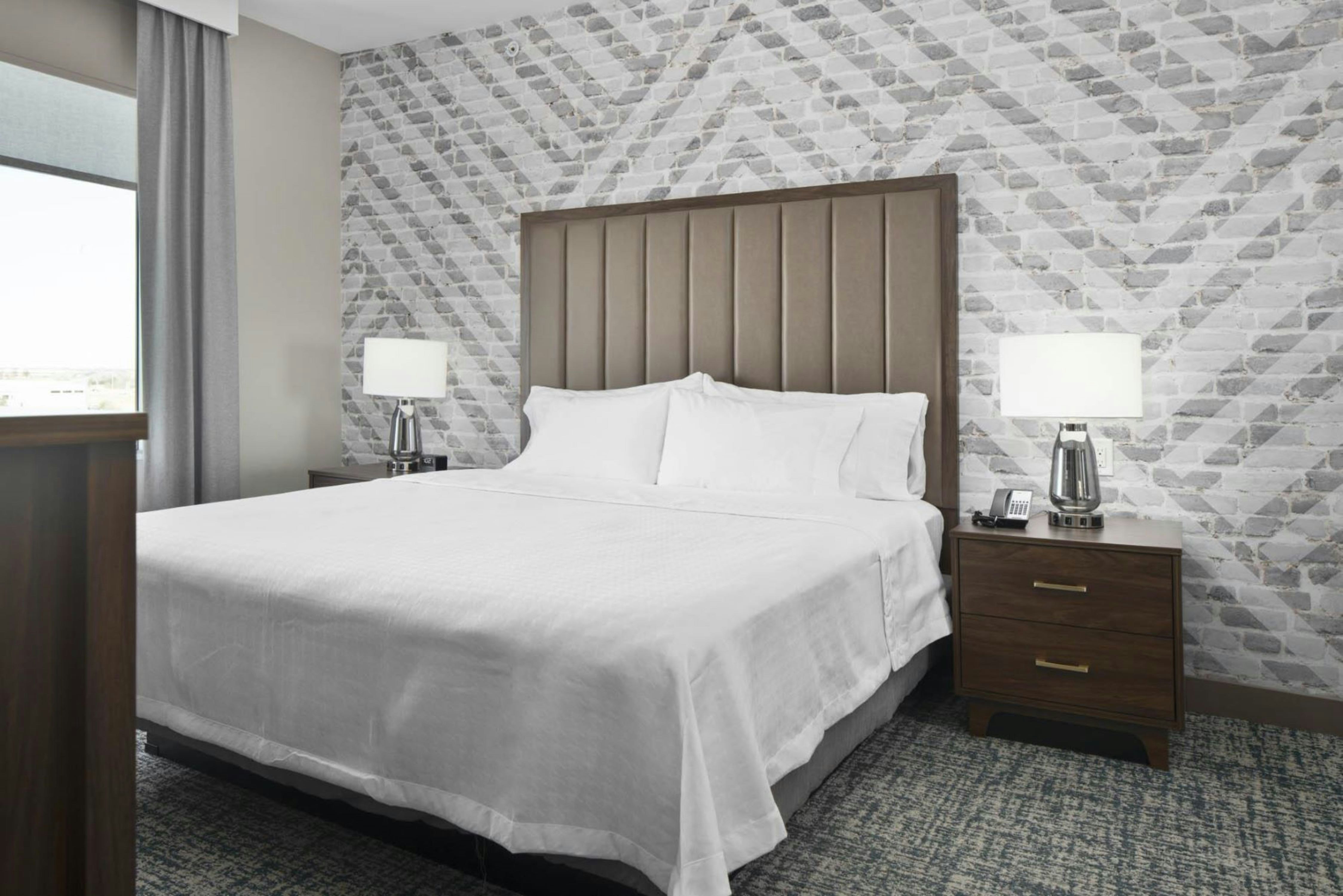 1 BEDROOM, SUITE, KING BED