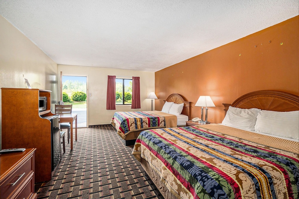 Great Lakes Inn and Suites 22/45
