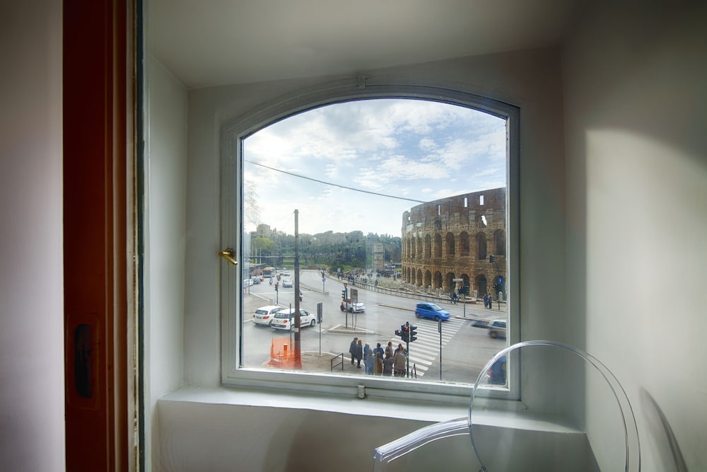 NO 9 COLOSSEO LUXURY SUITES 32/50