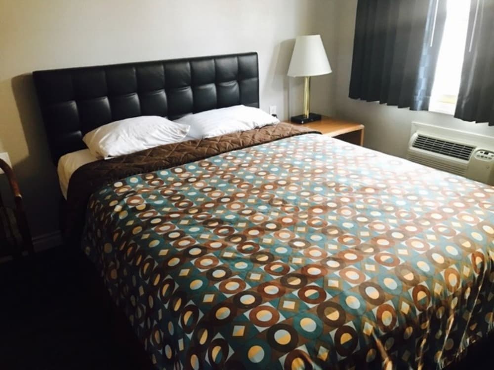 Kings Row Inn 4/12