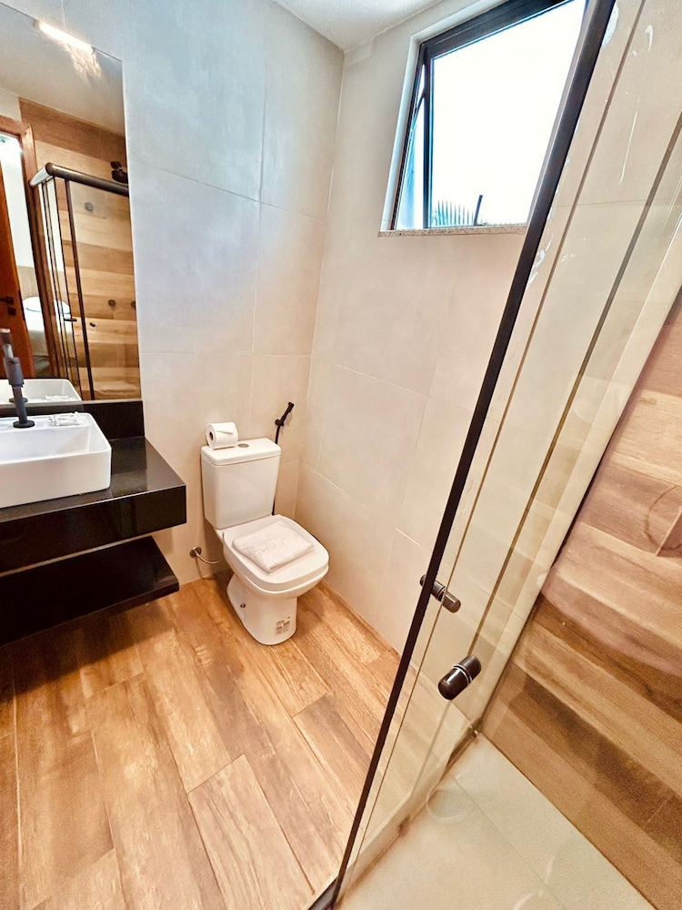 غرفة سوبيريور رباعية بأربعة أسرّة بإطلالة على البحر، Hit Hotel Salvador 4/4