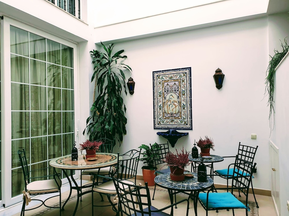 Triana Luxury Home 34/48