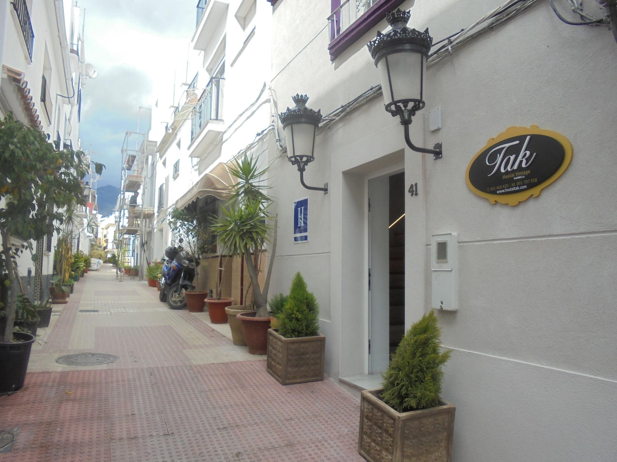 Hostal Tak 44/54