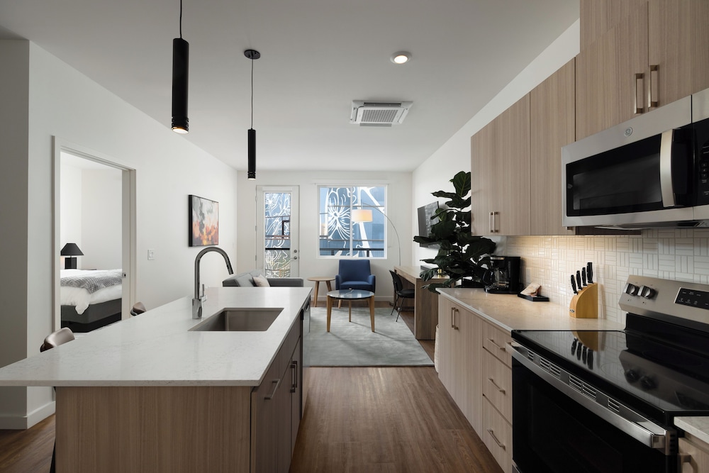 Sentral Phoenix Alloy Midtown 28/44
