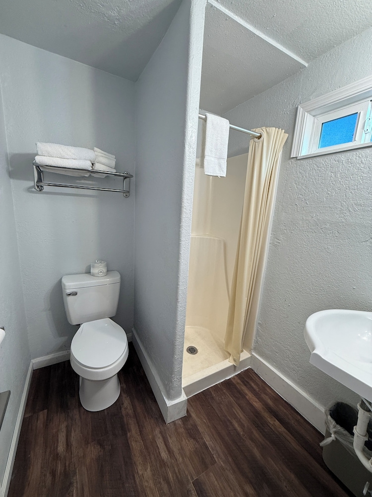 Budget Inn Bend by OYO 41/44