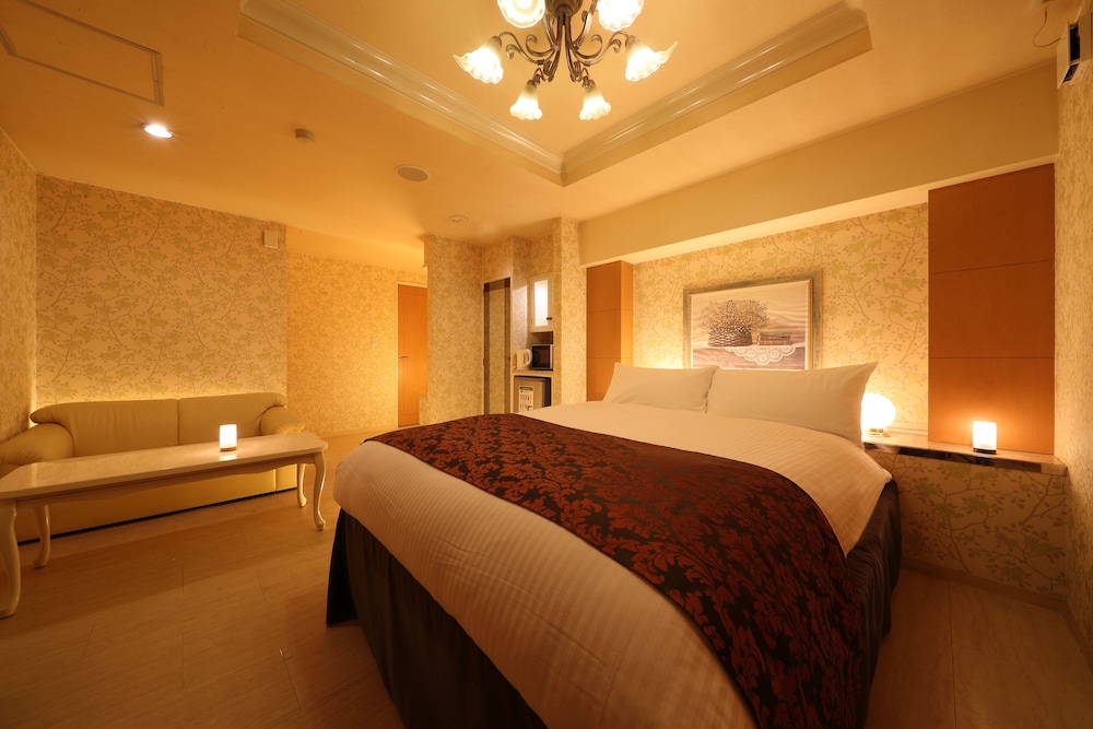 STANDARD, QUEEN BED