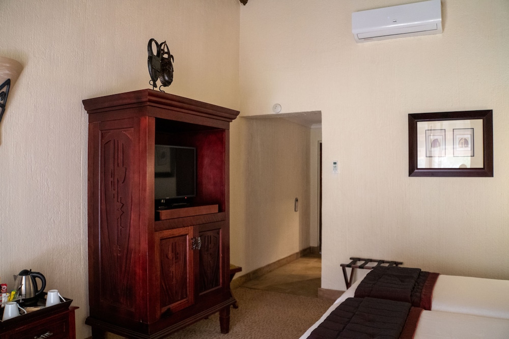 Kwa Maritane Bush Lodge 6/32