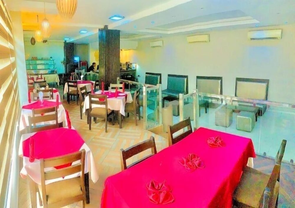 Oakspring Hotel &amp; Luxury Suites 46/50