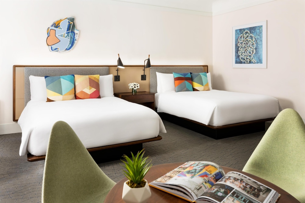 Suite, 2 Queen Beds, Sofa