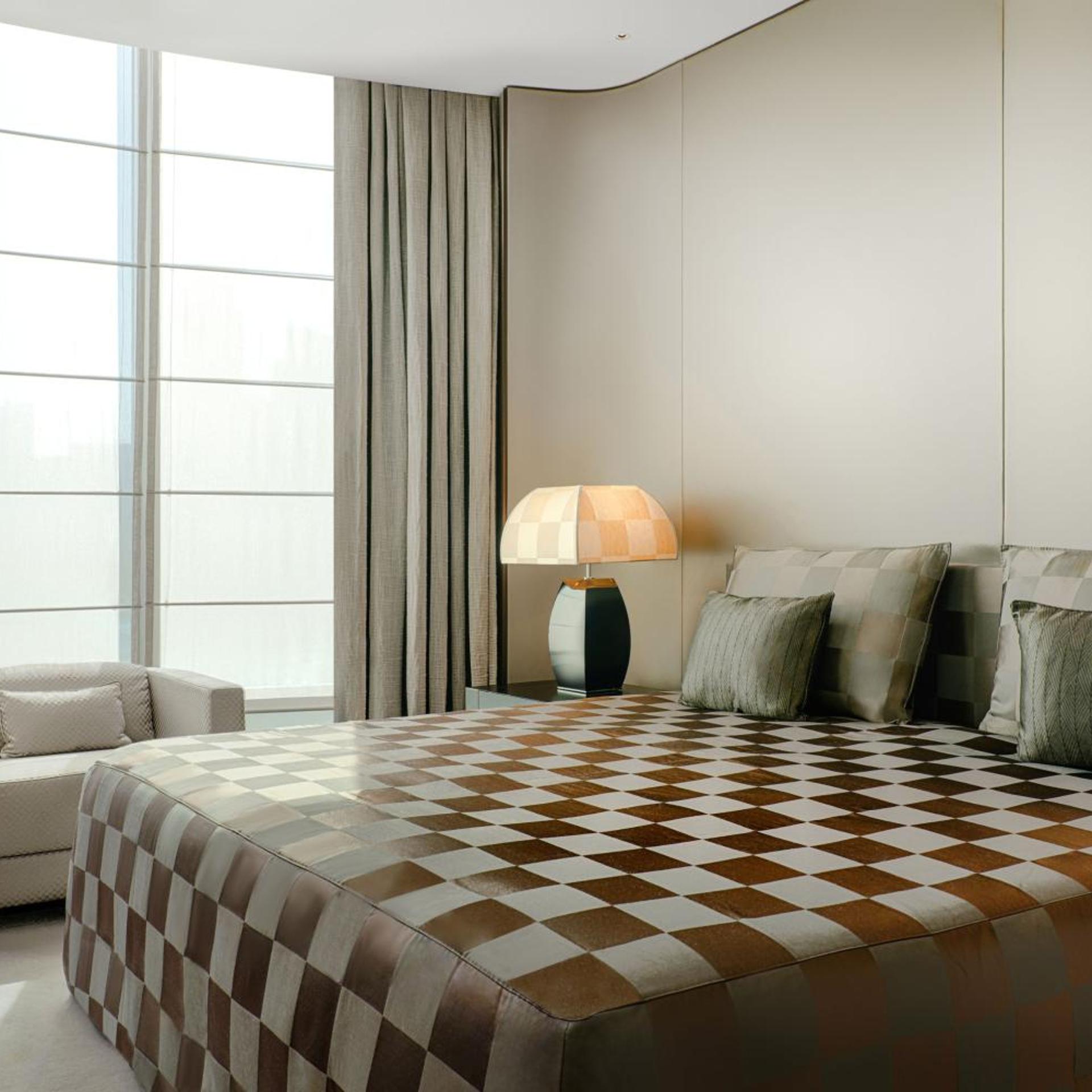 Armani, Premier, Suite
