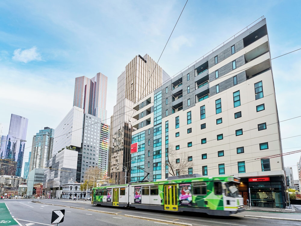 Essence Hotel Carlton 5/55