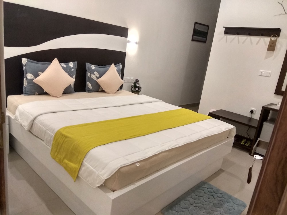 2 BEDROOMS, ECONOMY, SUITE, GARDEN VIEW, GARDEN AREA