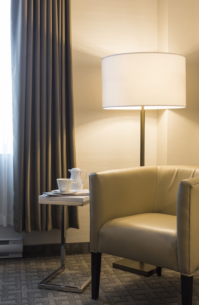 Lord Elgin Hotel 56/71