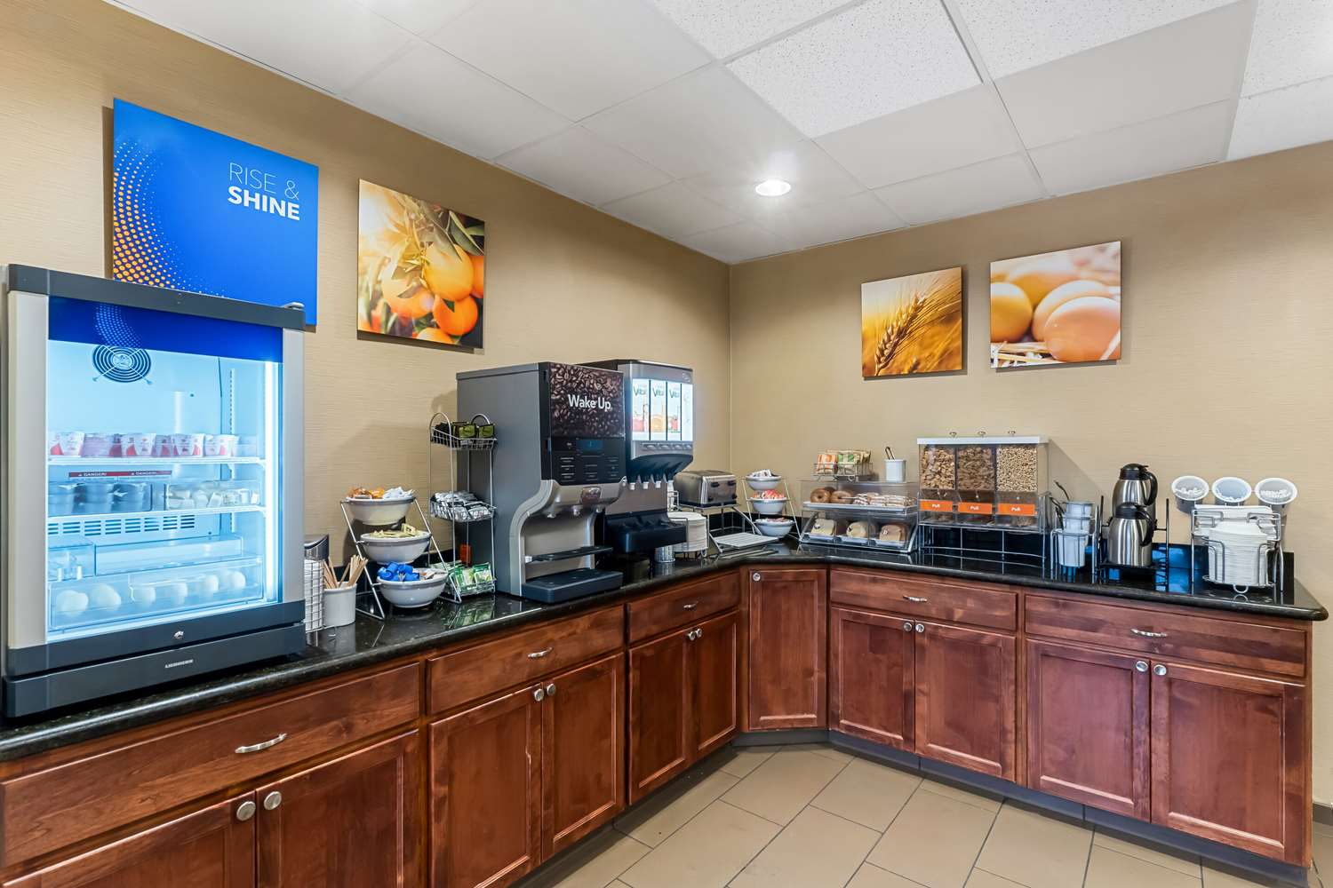 Comfort Inn & Suites Near University Of Wyoming 9/40