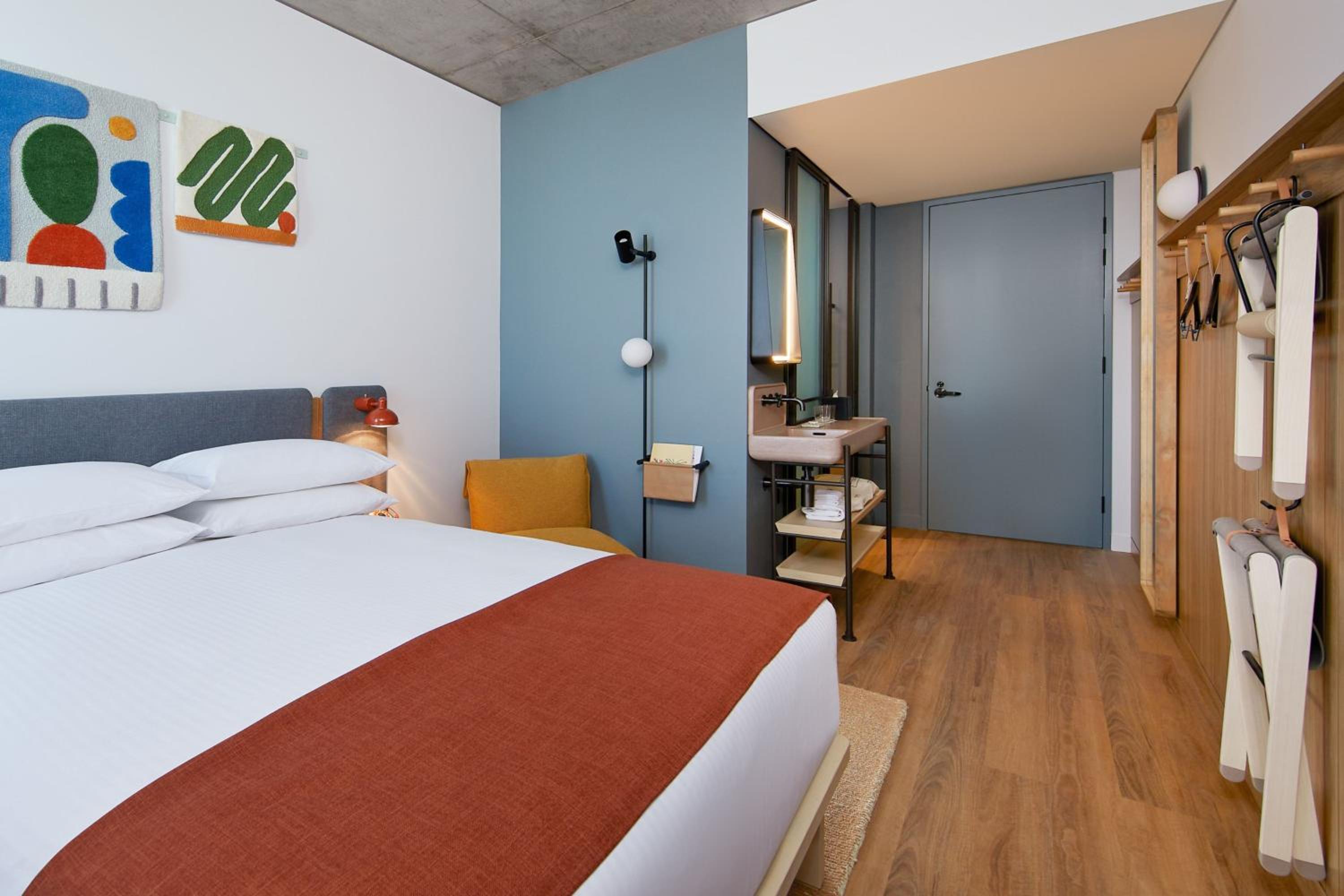 Moxy, Twin Beds, Airport View