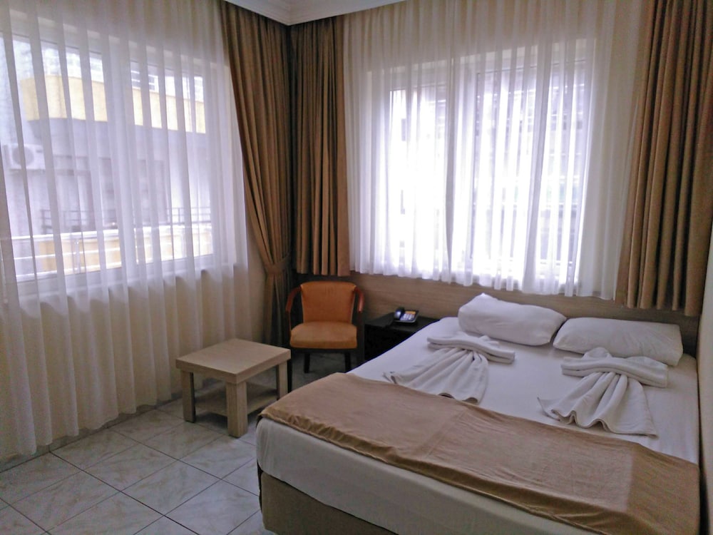Kleopatra Bavyera Hotel 8/26