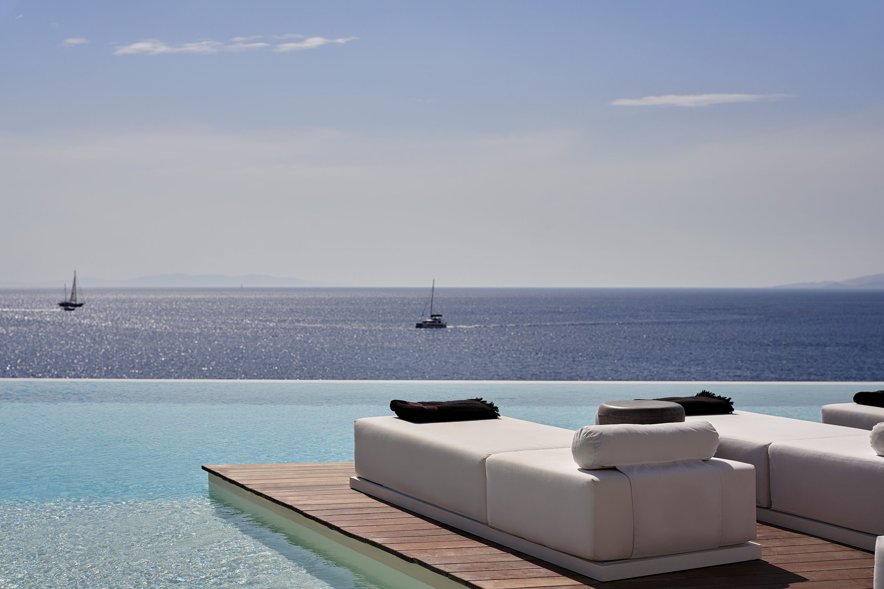 Kouros Hotel and Suites 40/41
