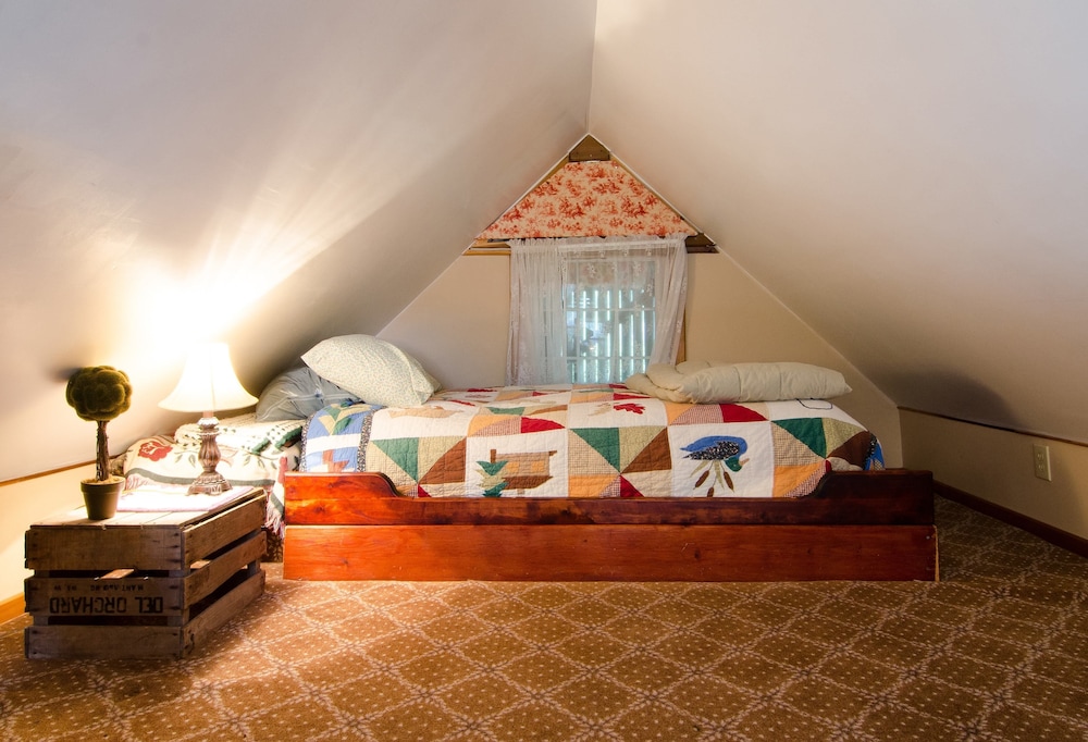 Lily Garden Bed and Breakfast 9/28