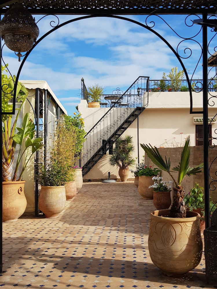 Riad Kettani 64/66