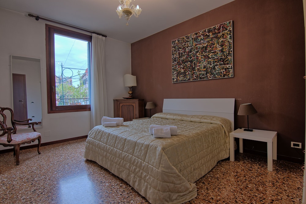 Charming Venice Apartments 31/78
