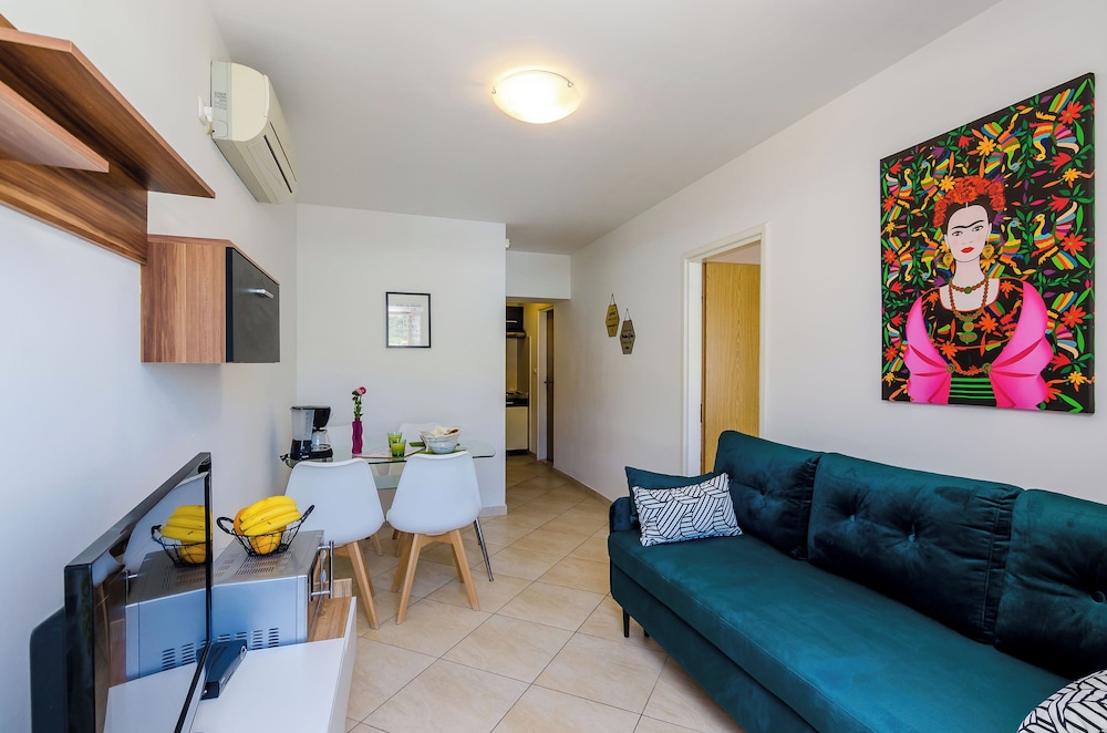 ORKA APARTMENTS 45/75