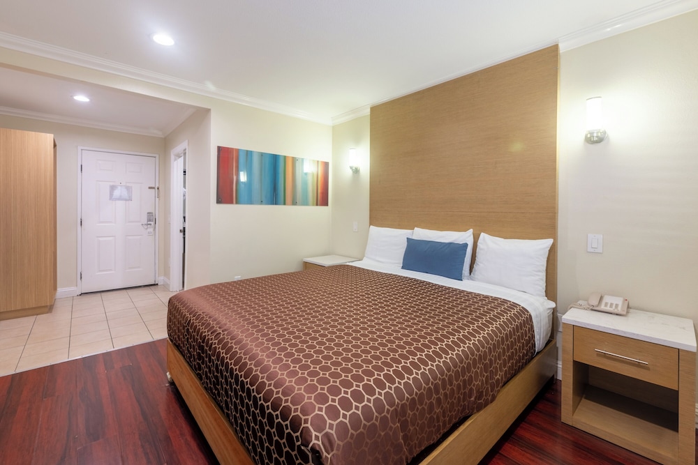 Hollywood City Inn 18/60