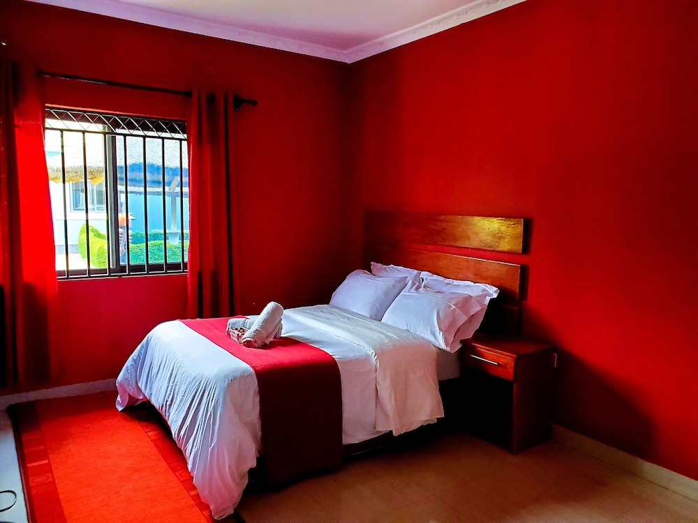 3 Bedrooms, Signature, House, Queen and Twin Beds, Pool Access، Exquisite Modern Apartment In Lusaka 4/10