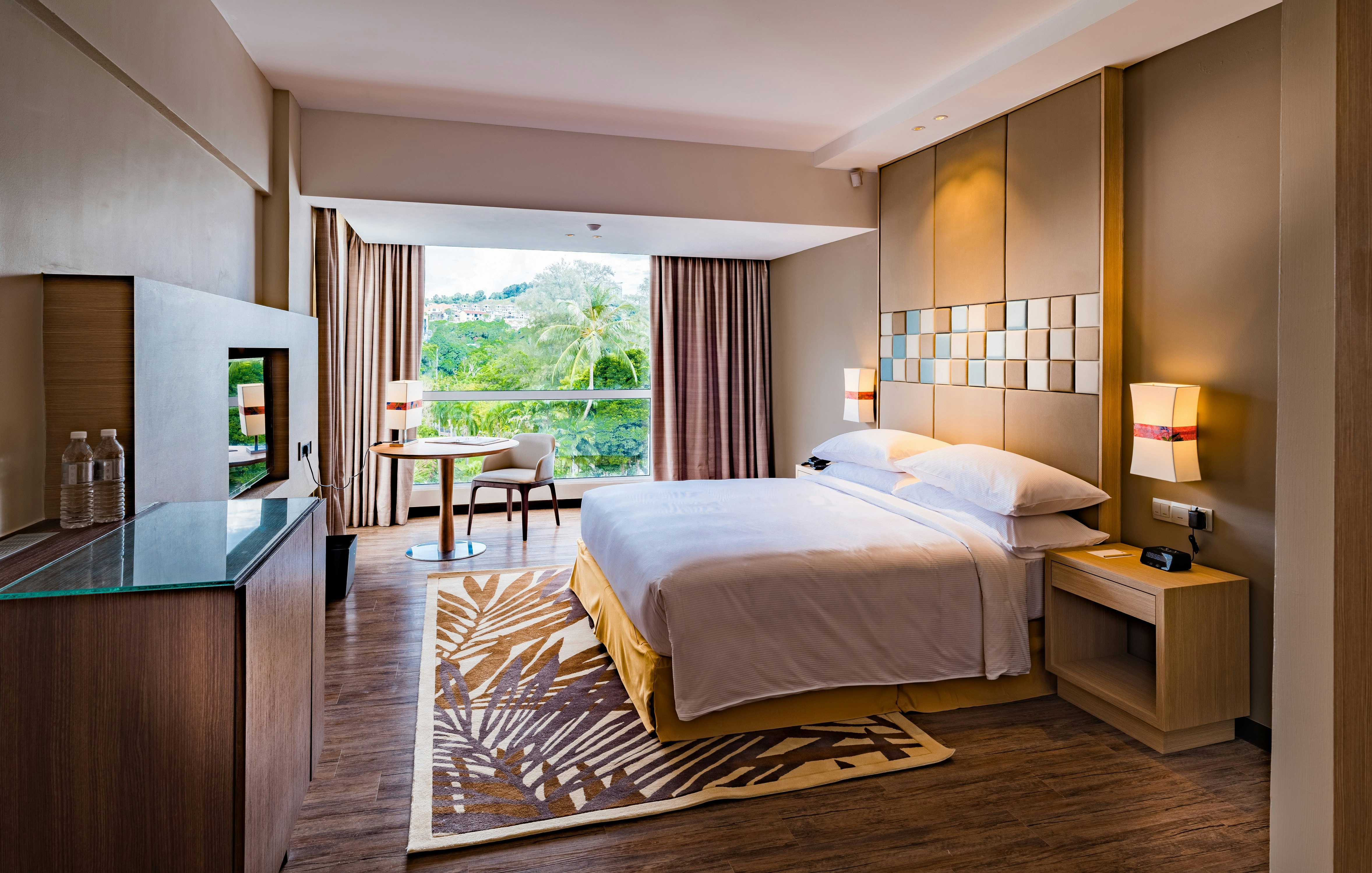 ROOM, KING BED, ACCESSIBLE