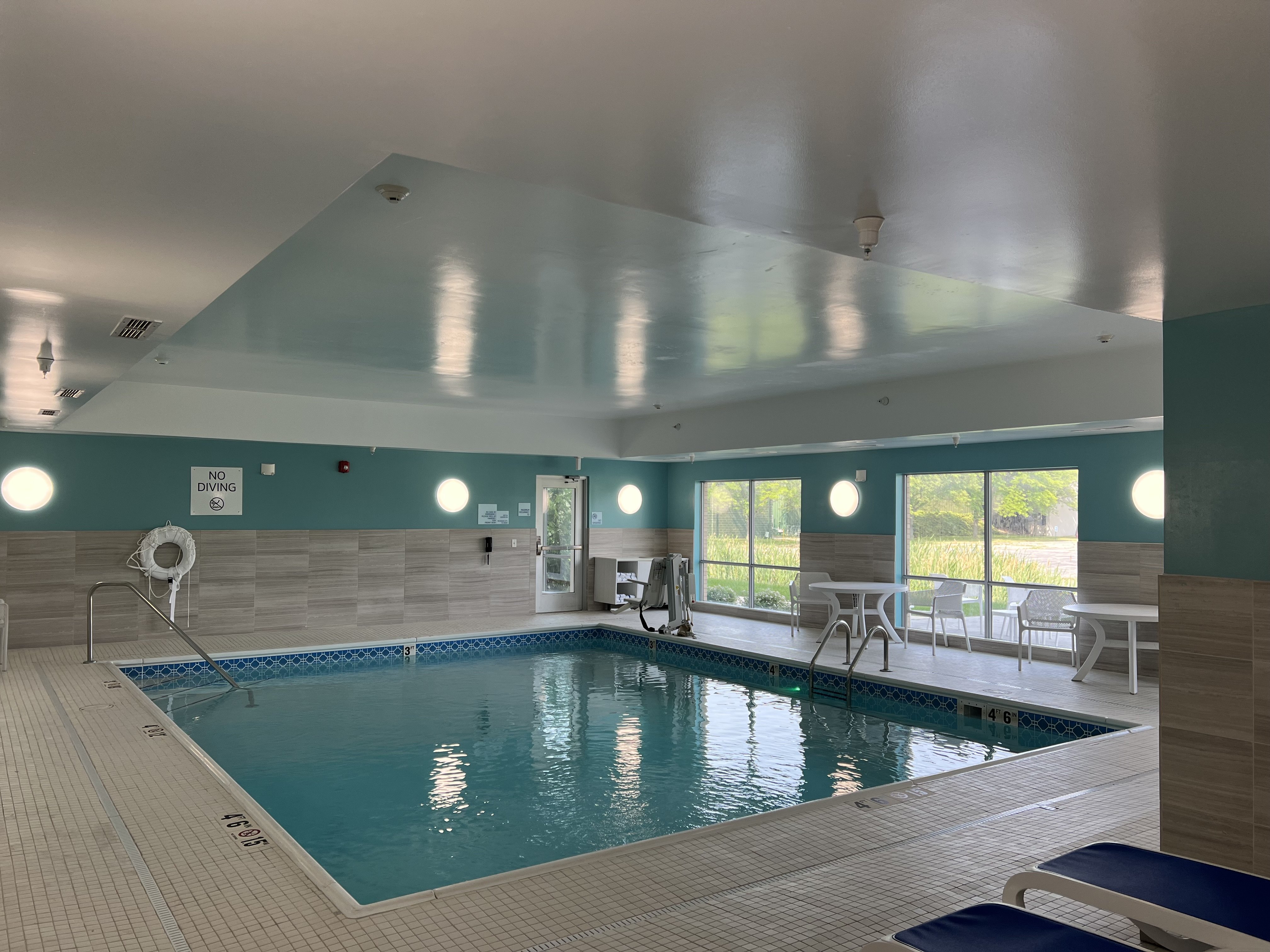 Holiday Inn Express Suites Michigan City 28/46